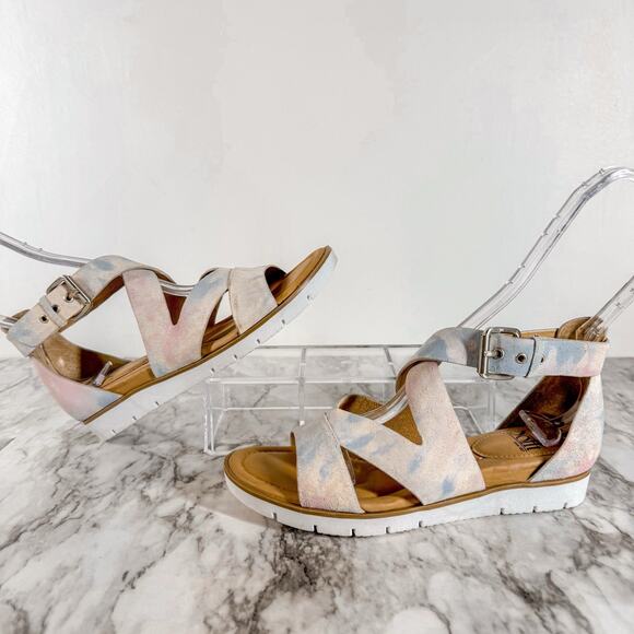 Sofft Mirabelle Sandal Womens Size 9 Low Wedge Suede White Pastel Strappy Comfy - Picture 8 of 10